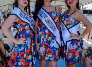 ملكات جمال العرب يقمن بجولة ببورتو مارينا بالساحل الشمالى